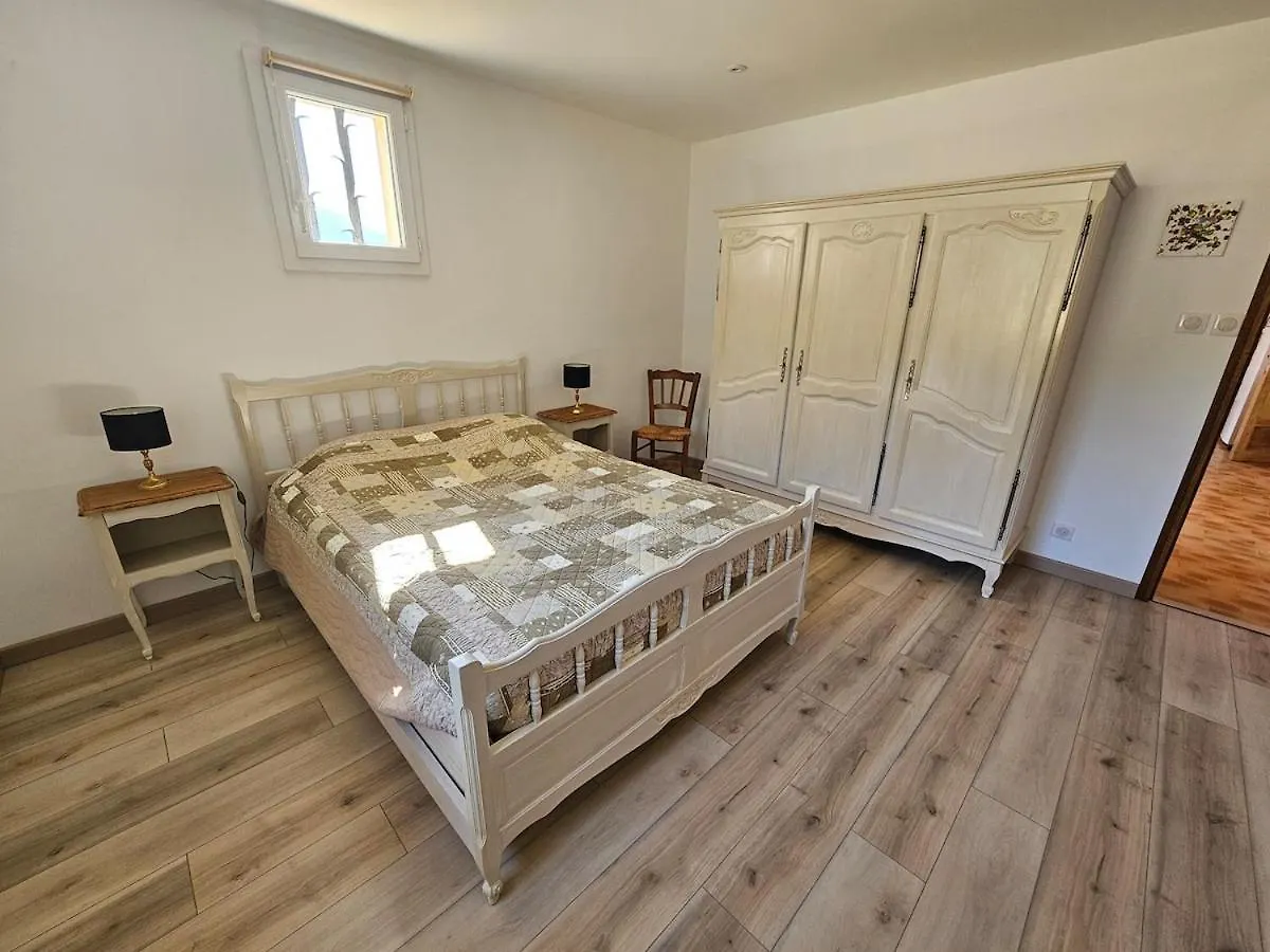 Gite Melicia Montbrun-les-Bains 0*,  France